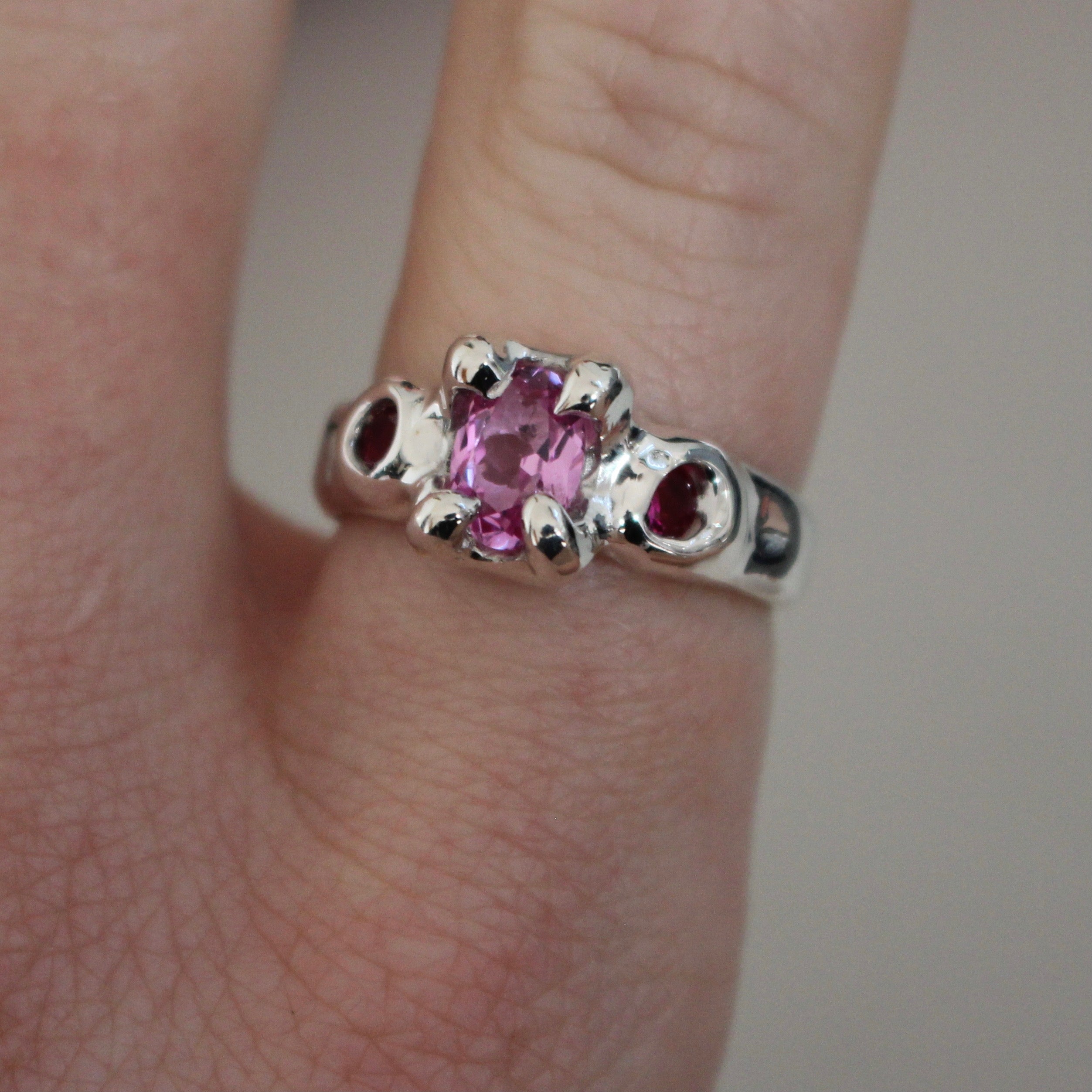 pink claw ring | size L