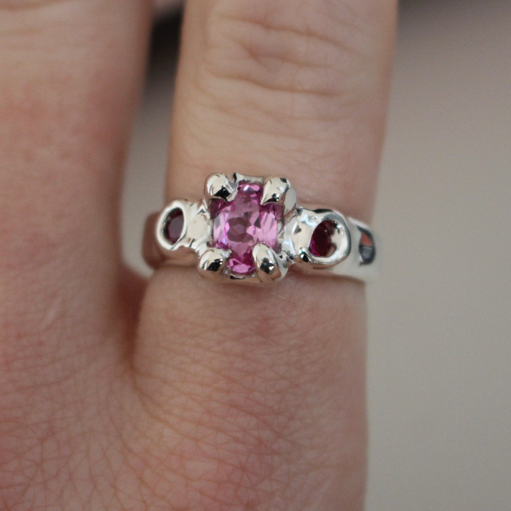 pink claw ring | size L