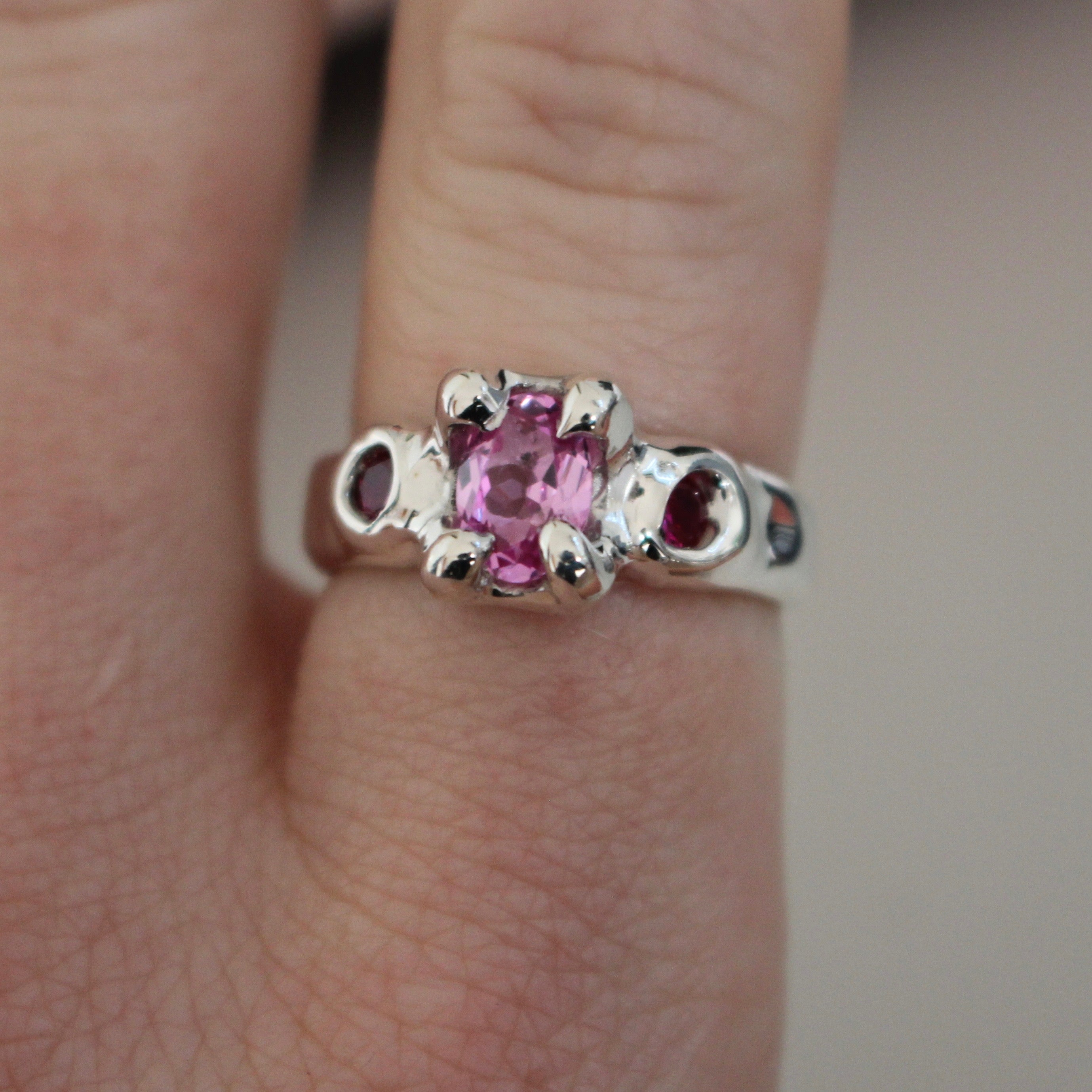 pink claw ring | size L