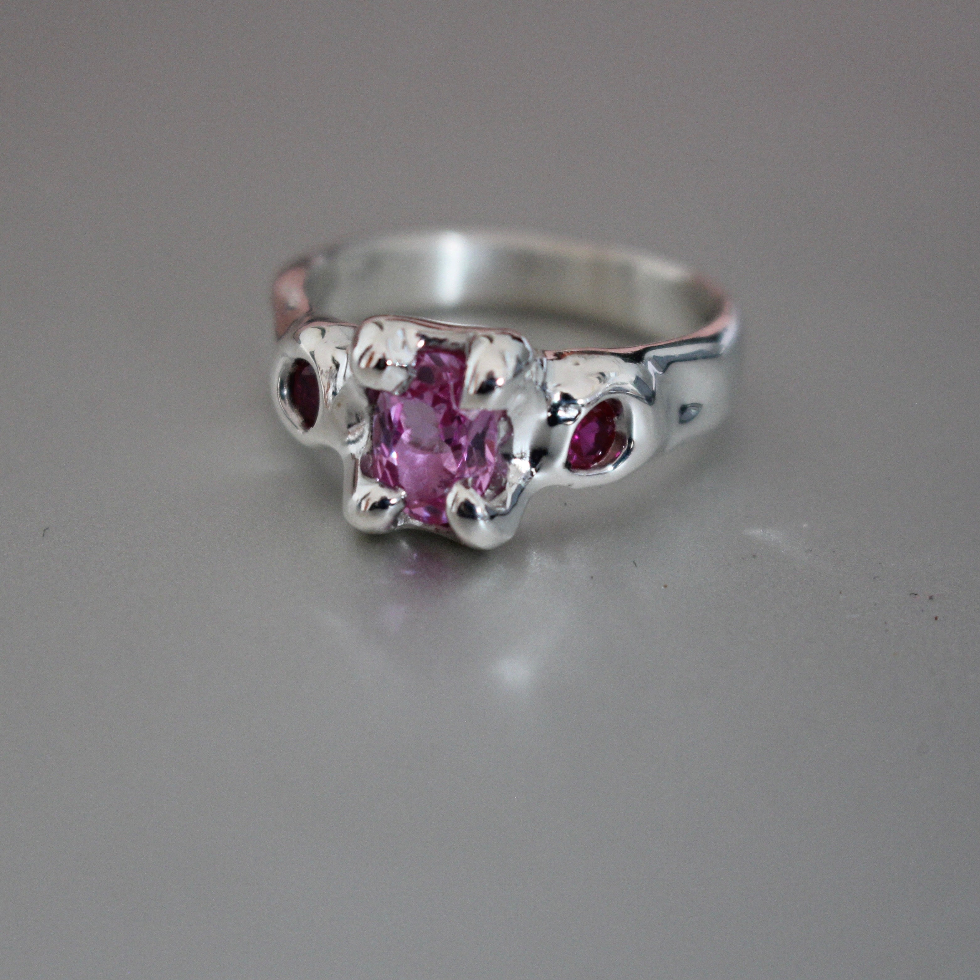 pink claw ring | size L