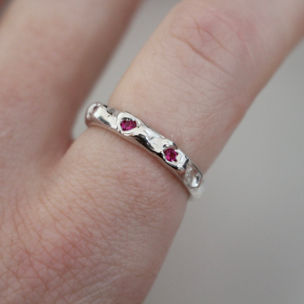 hidden ruby ring | M