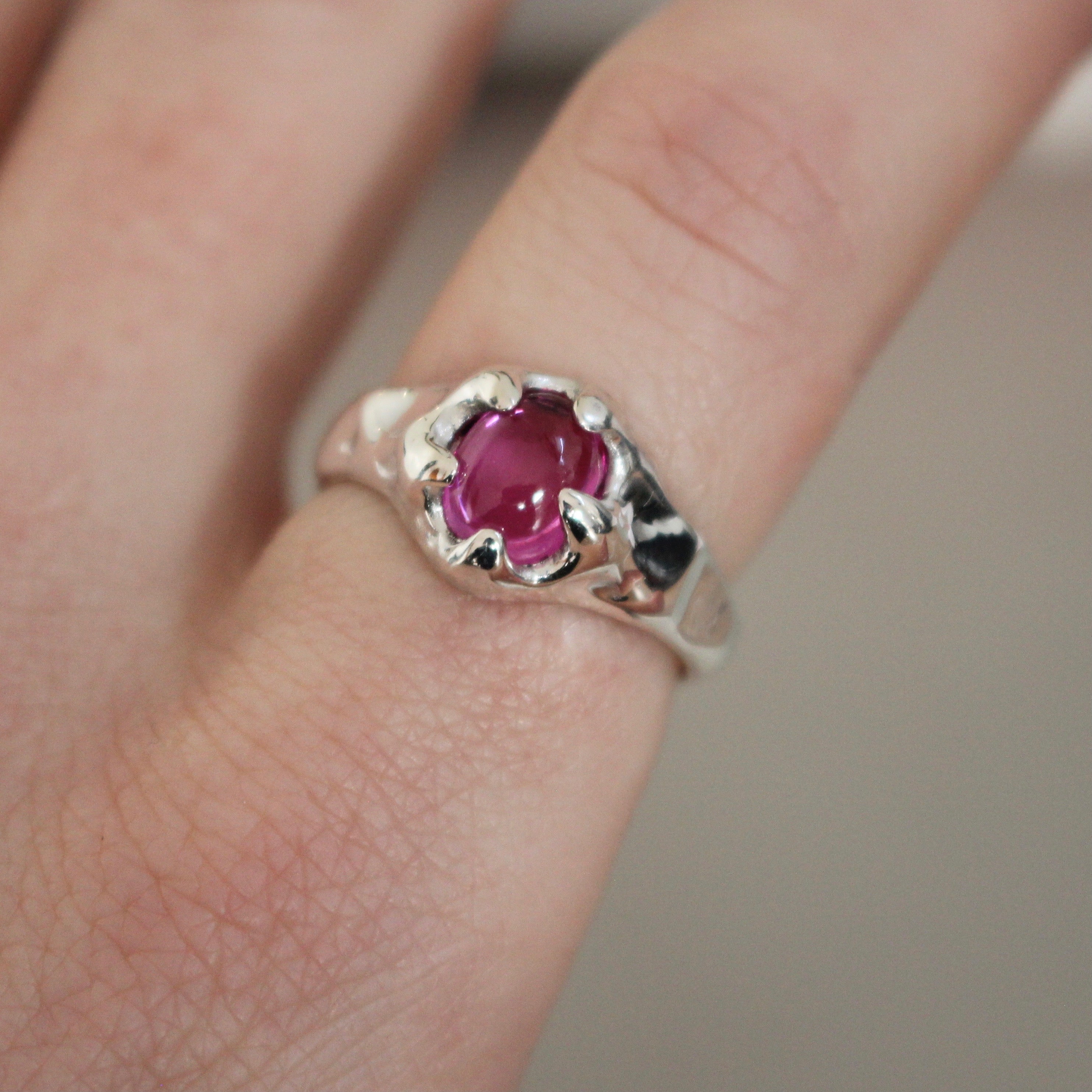 pink glow ring | size M