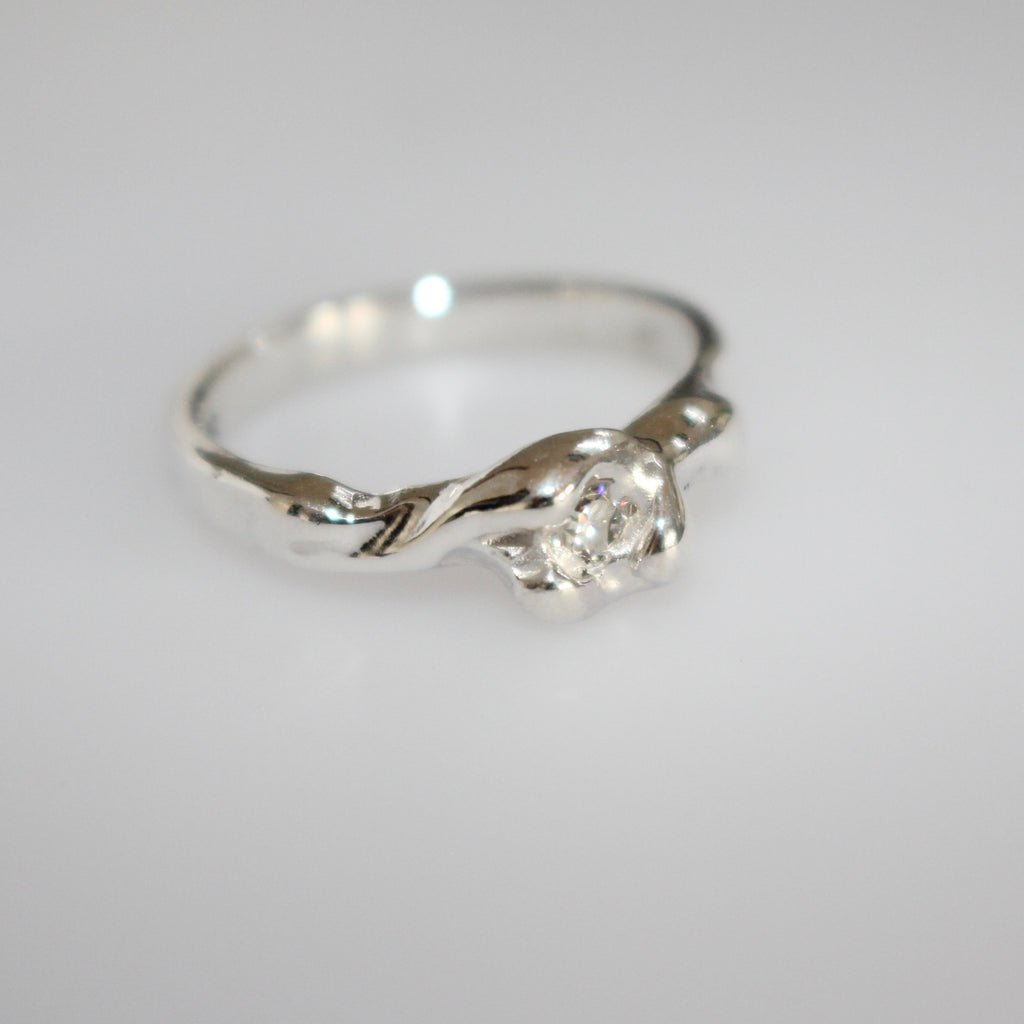 moissanite swirl | size J