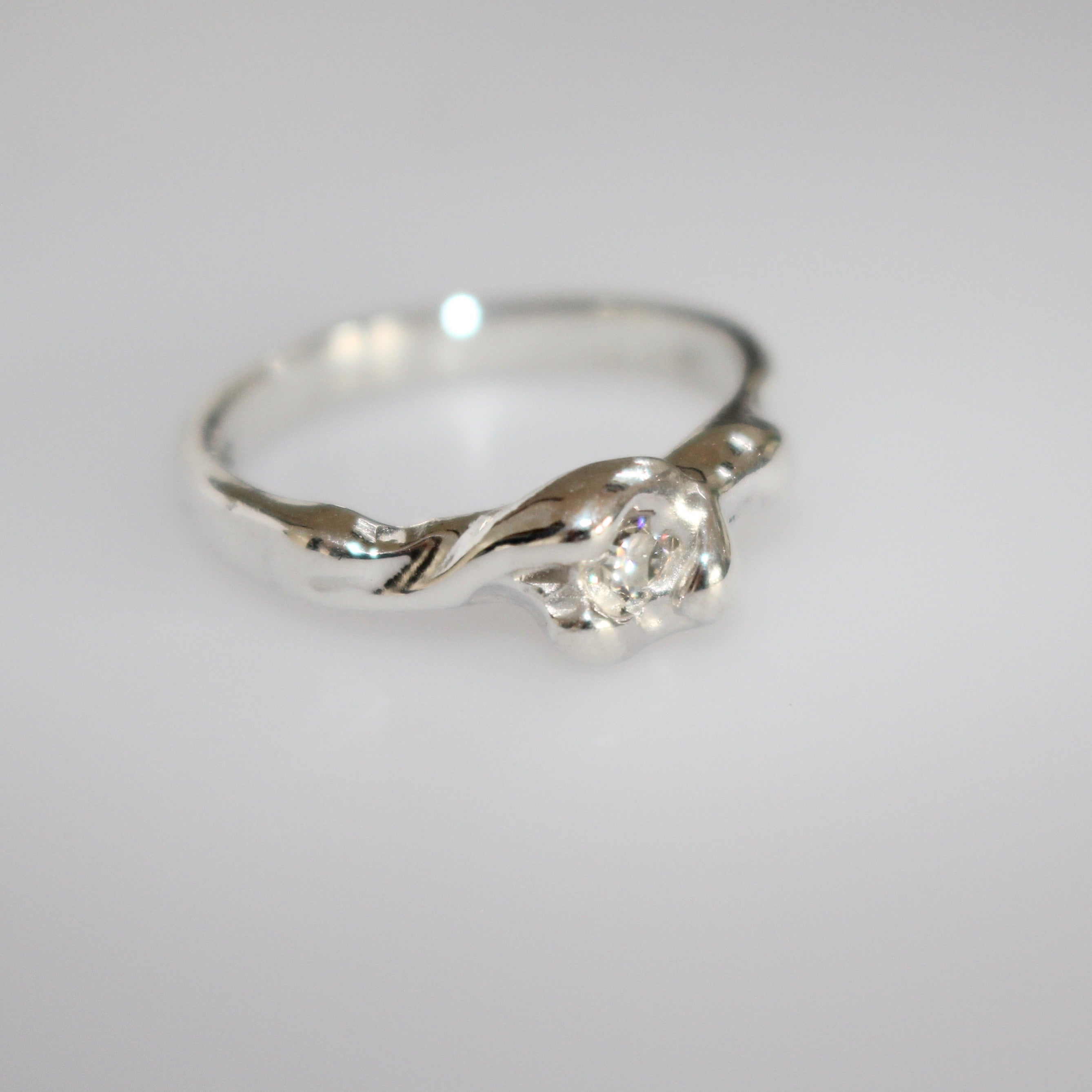 moissanite swirl | size J