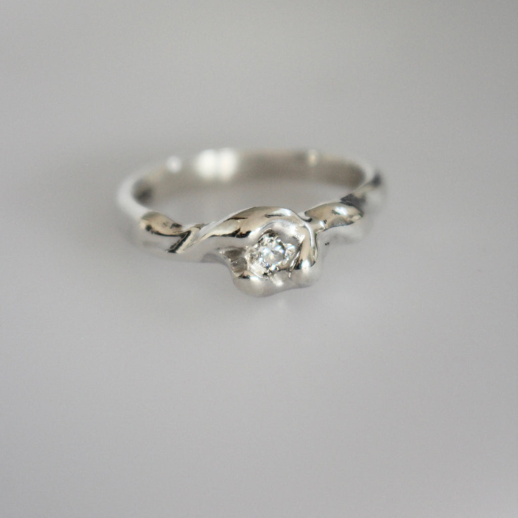 moissanite swirl | size J