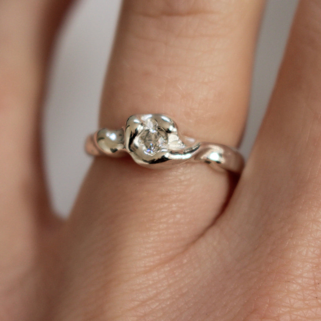 moissanite swirl | size J