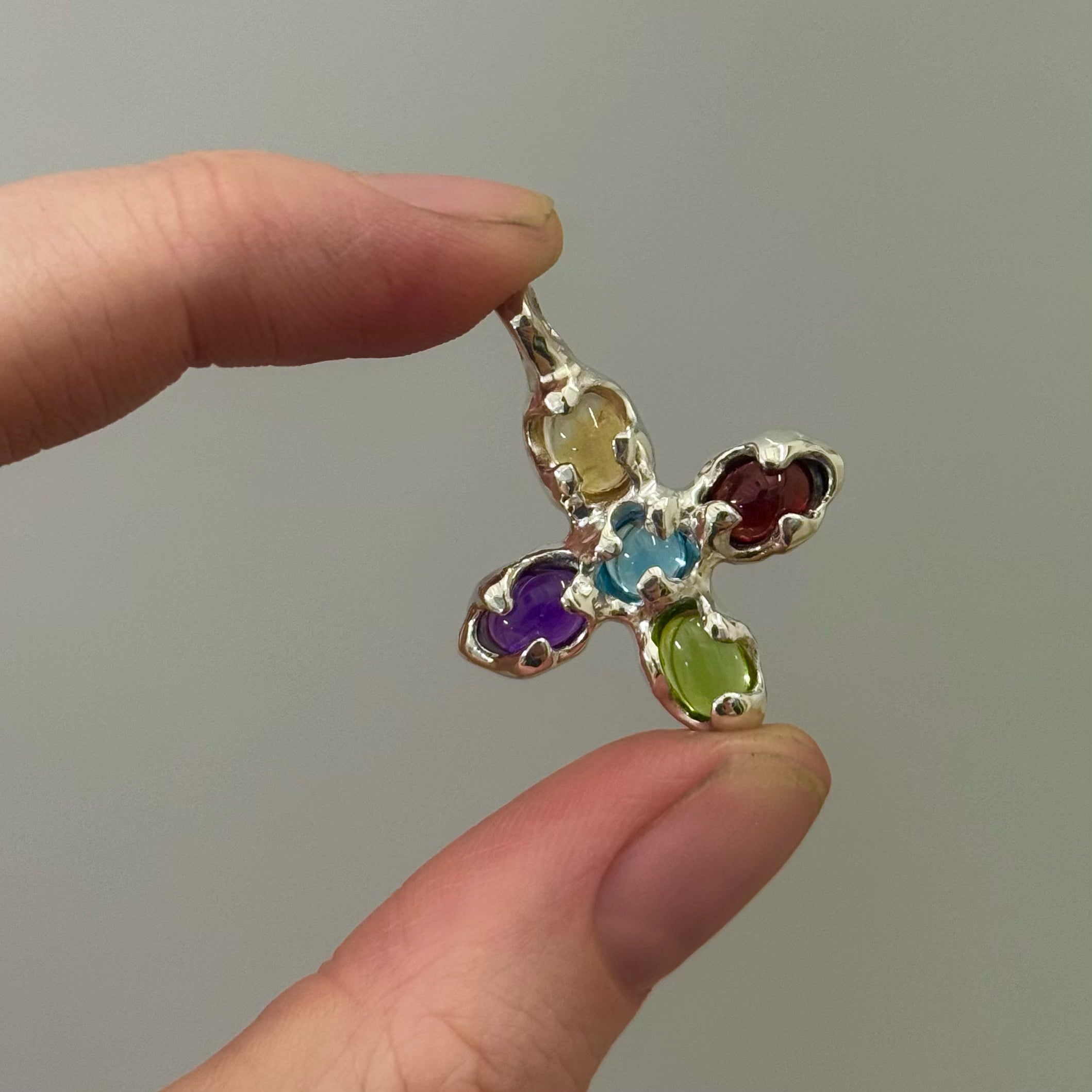 vivid clover necklace