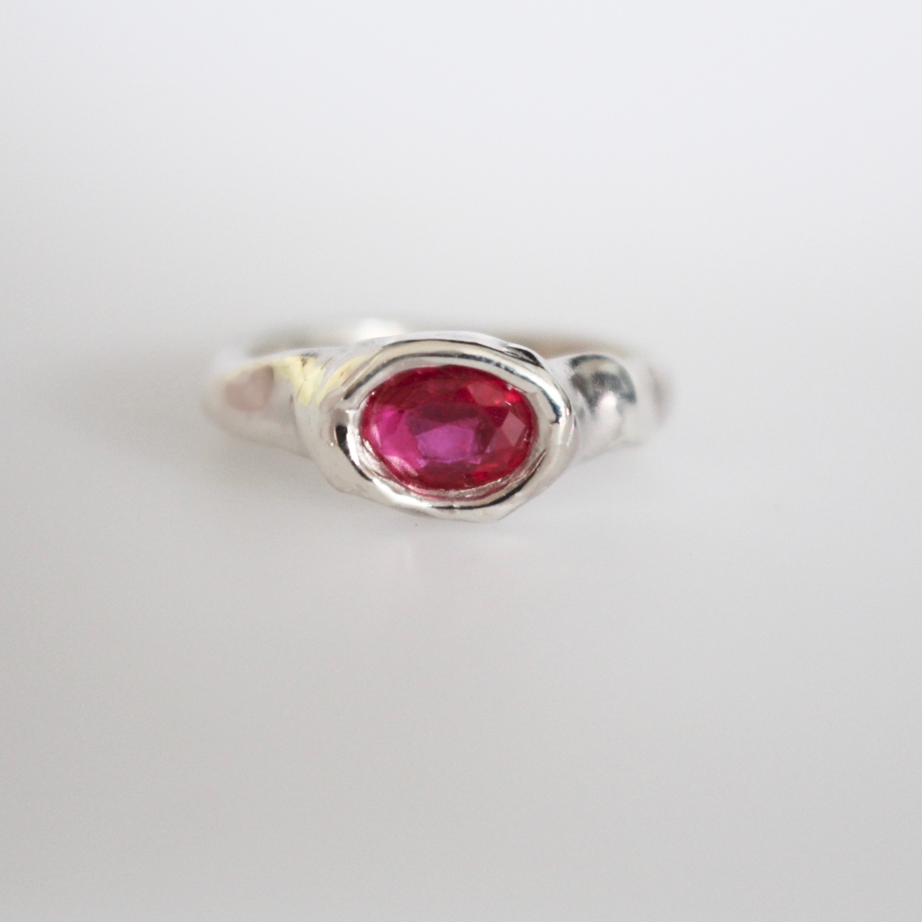 ruby bezel | size L