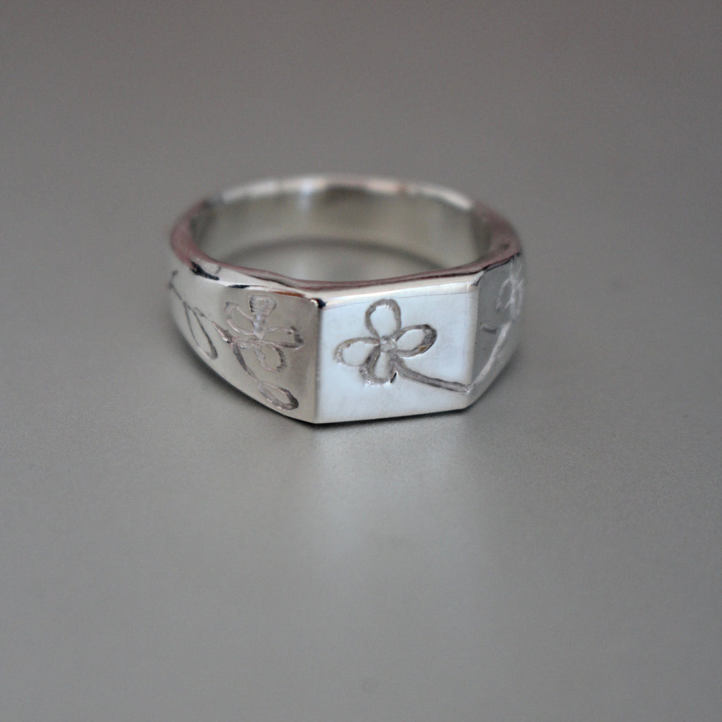 flower signet  | size O