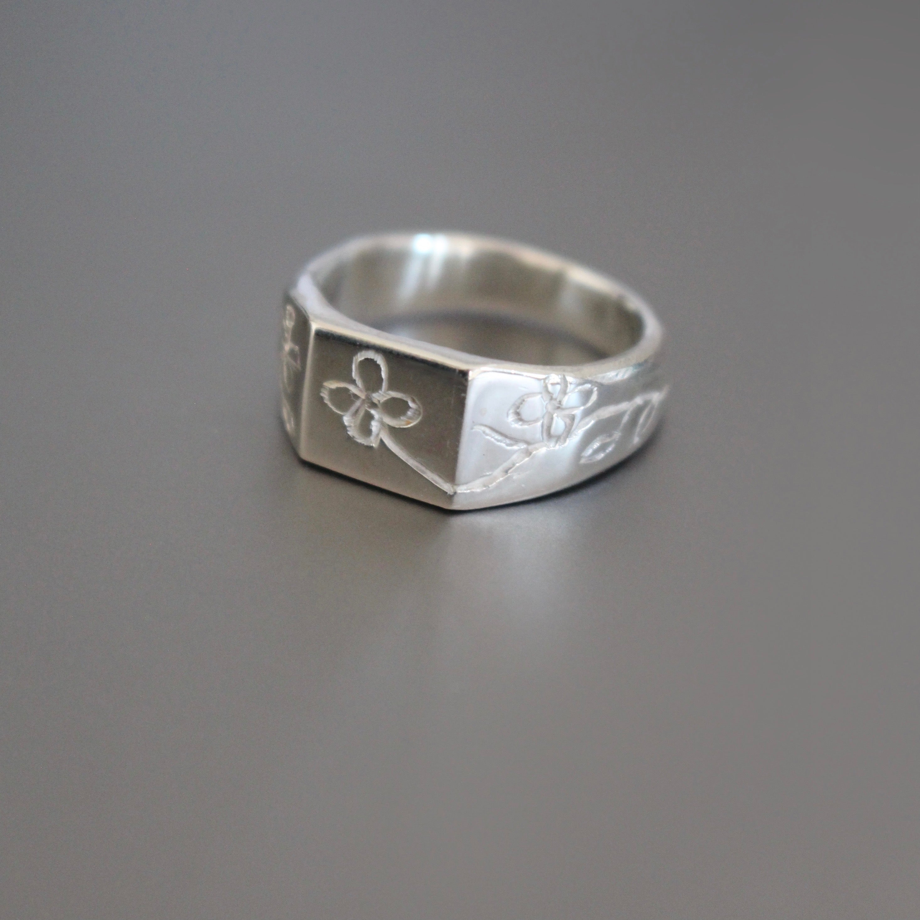 flower signet  | size O
