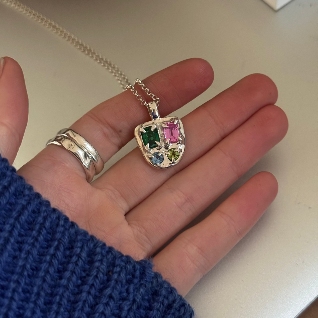 august chain sample